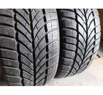 Качественные шины бу:  Maxxis Arctictrekker, шины б у R 17 фото