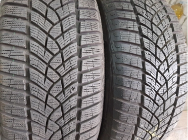 GoodYear Ultra Grip Perfomance   .…/ 215/55R 17