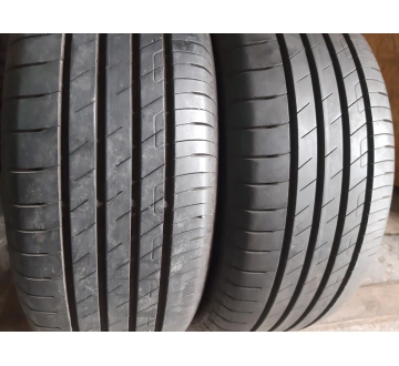 Good Year Efficient Grip Performance.////. 215/60R 17