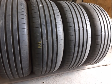 GoodYear Efficient Grip 215/55R 17