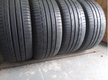 Bridgestone Potenza S001   ..    . . 235/40R 19