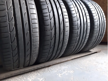 Bridgestone Potenza S001   ..    . . 235/40R 19