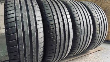 Michelin Pilot Sport 4 ..  . 235/45R 18