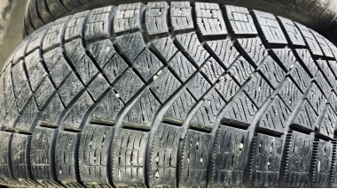 Зимние б/у шины Pirelli Ice Zero 235 /65 R 17 — фото 2