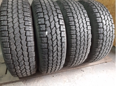 Качественные шины бу:  Maxxis Winter Maxx LT, шины б у R 15C фото