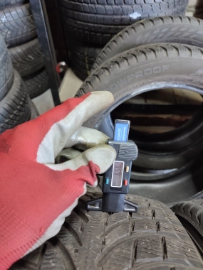 Зимние б/у шины Michelin Latitude Alpin LA2 235 /65 R 17 — фото 4