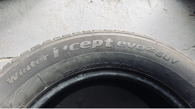 Зимние б/у шины Hankook Winter I Cept Evo 2 Suv  . 235 /65 R 17 — фото 4