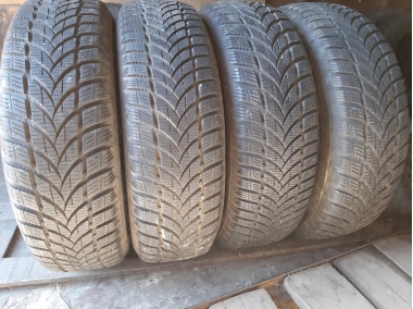Maxxis Victra Snow Suv 215/70R 16