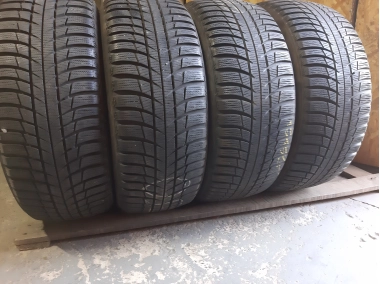 Bridgestone Blizzak LM-32    / 235/45R 18