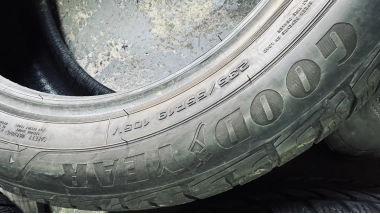 Зимние шины б/у Good Year Ultra Grip Perfomance+ 235 /55 R 19 — фото 3