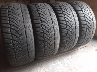 Качественные шины бу:  Maxxis Victra Snow Suv, шины б у R 18 фото