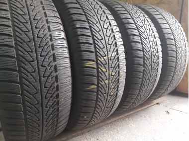 GoodYear UltraGrip 8 Performance  . . 255/60R 18
