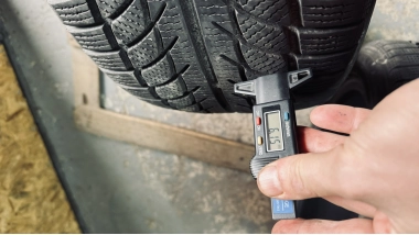 Зимние б/у шины Goodride SW 608 Snowmaster 235 /45 R 18 — фото 4