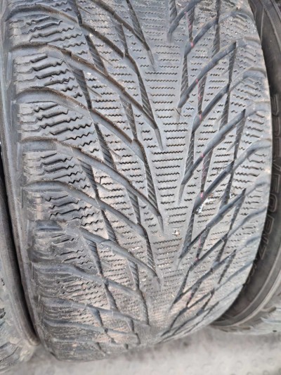 Nokian Hakkapeliitta R2.///. 235/50R 17