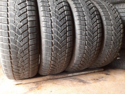 GoodYear UltraGripPerformance     .  .. . . 225/60R 18